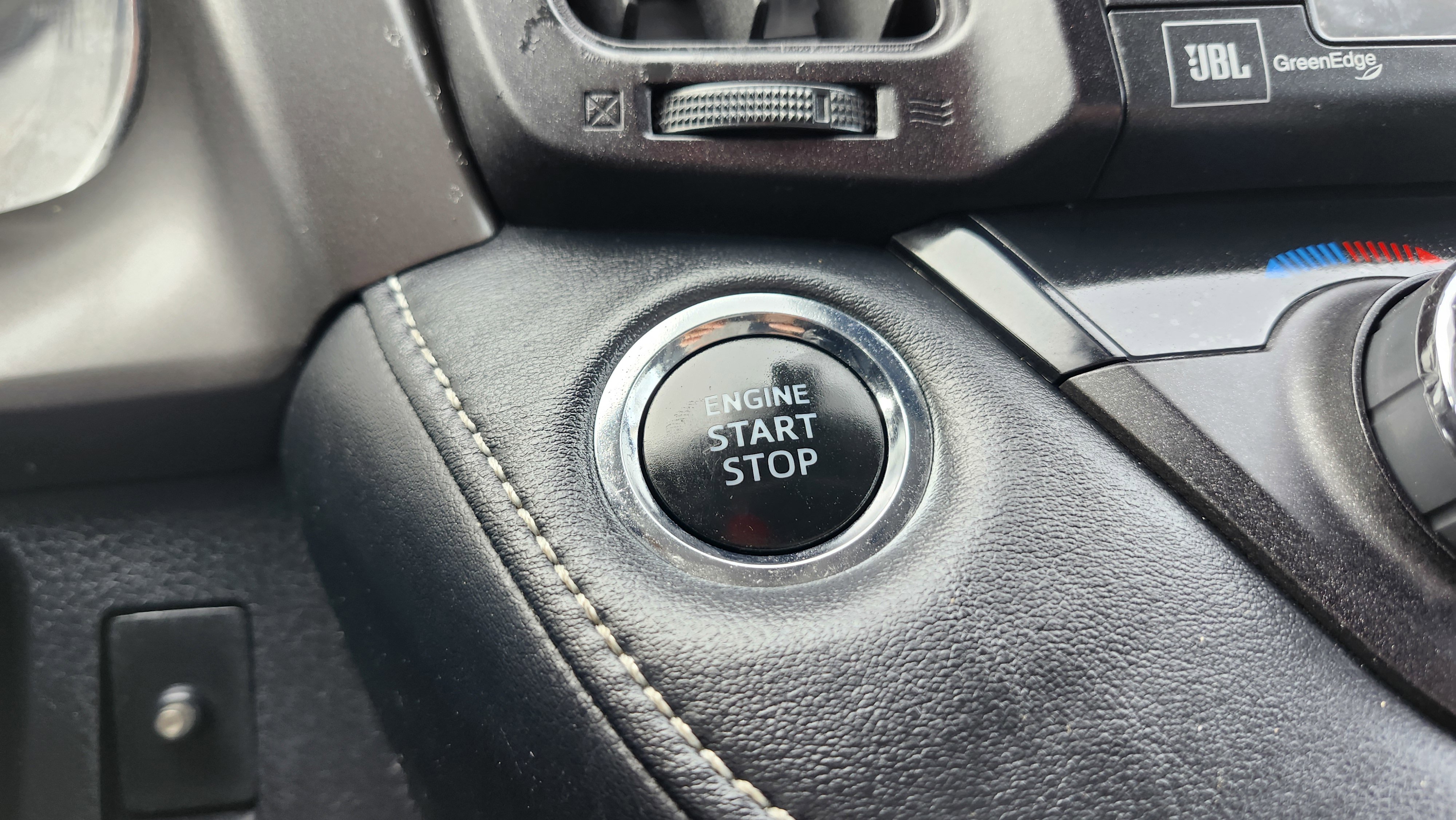 Used 2016 Toyota RAV4 Limited w/ Advanced Technology Package image 8