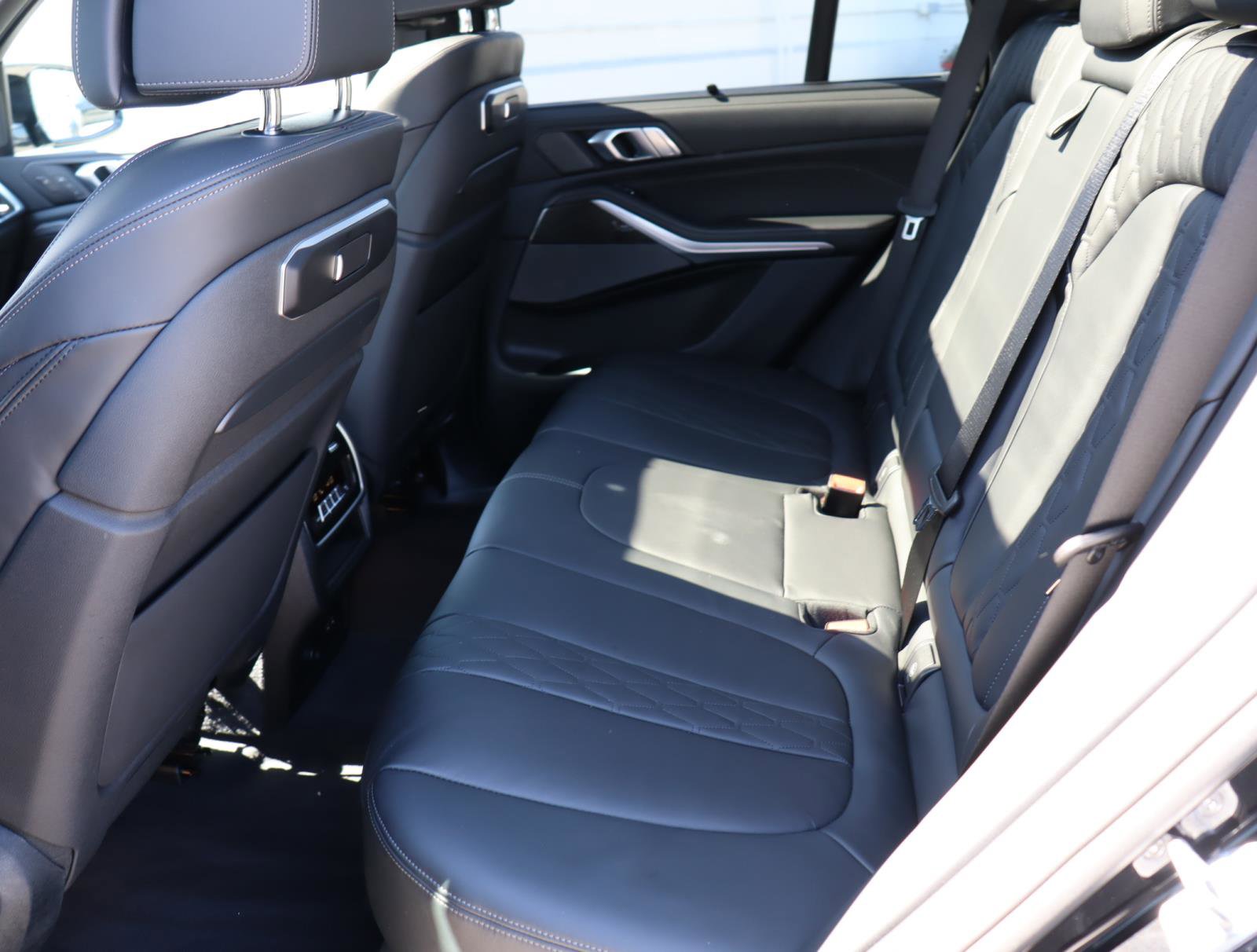 Used 2026 BMW X5 M60i w/ Executive Package image 15