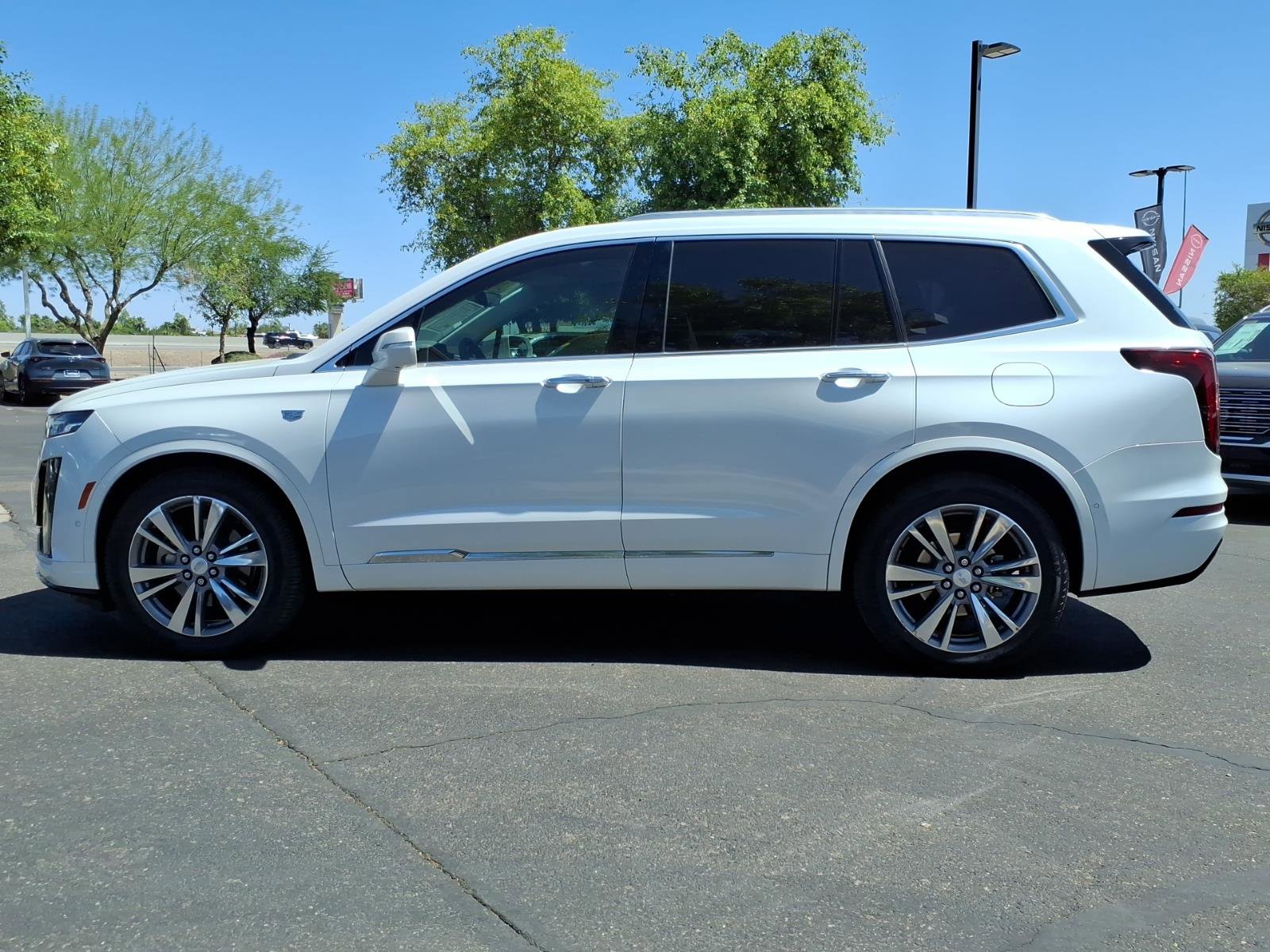 Used 2020 Cadillac XT6 Premium Luxury FWD image 2