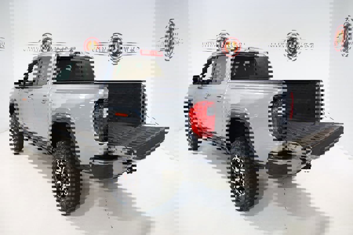 Used 2023 GMC Canyon AT4X image 39