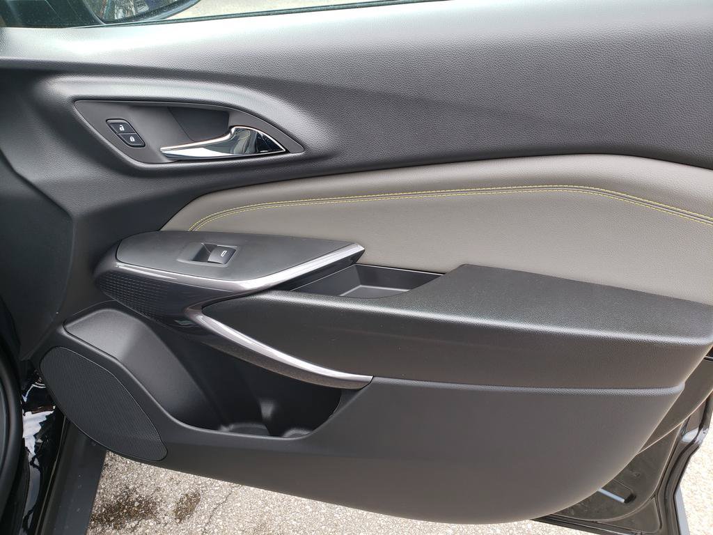New 2026 Chevrolet Trax ACTIV w/ Sunroof Package FWD image 23