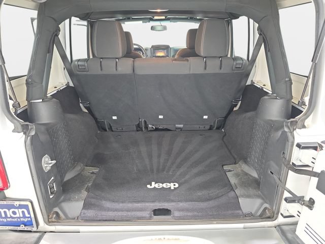 Used 2017 Jeep Wrangler Unlimited Sahara w/ Connectivity Group AWD/4WD image 29