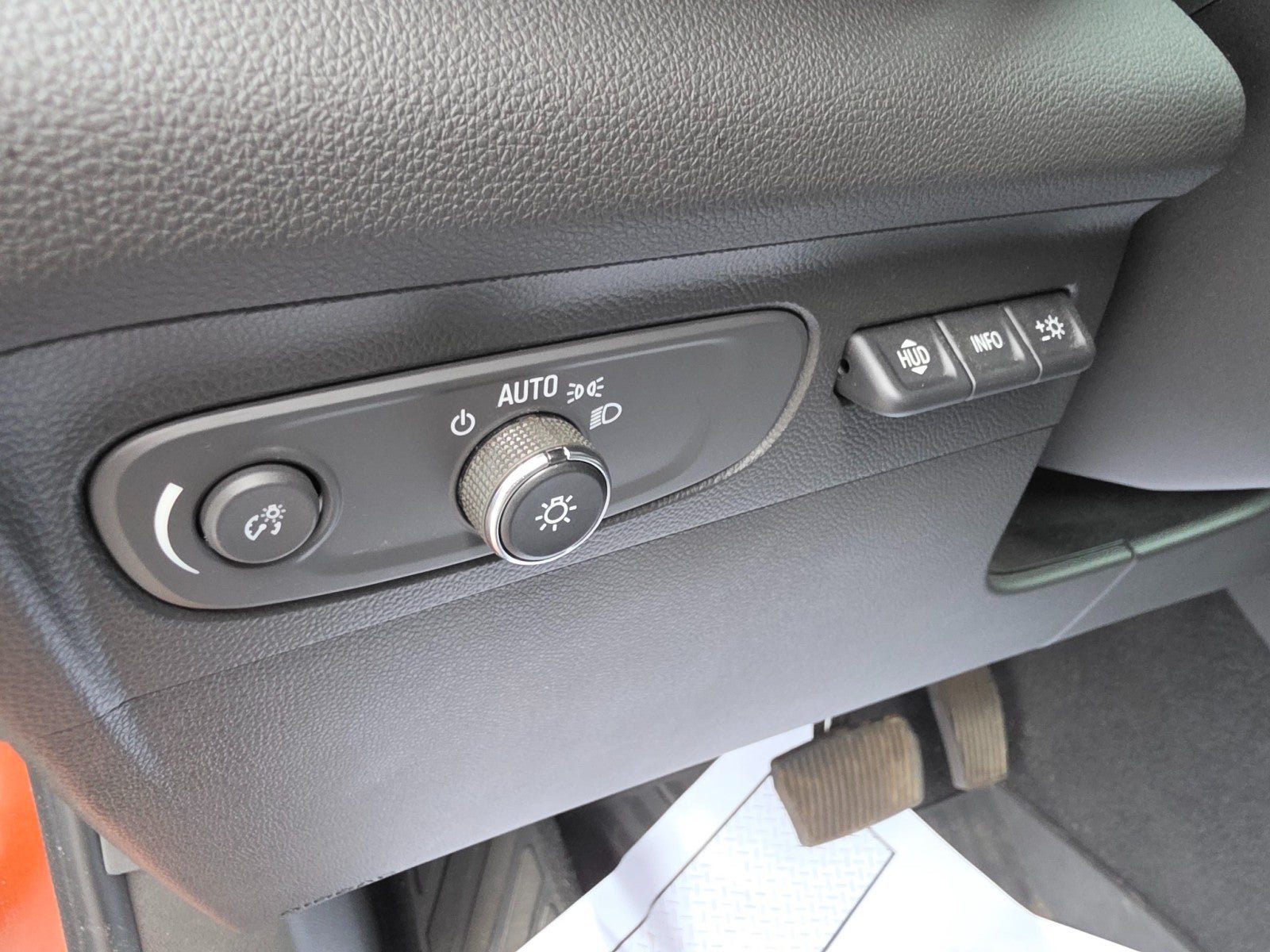 Used 2021 Buick Envision Essence w/ Technology Package I AWD/4WD image 36