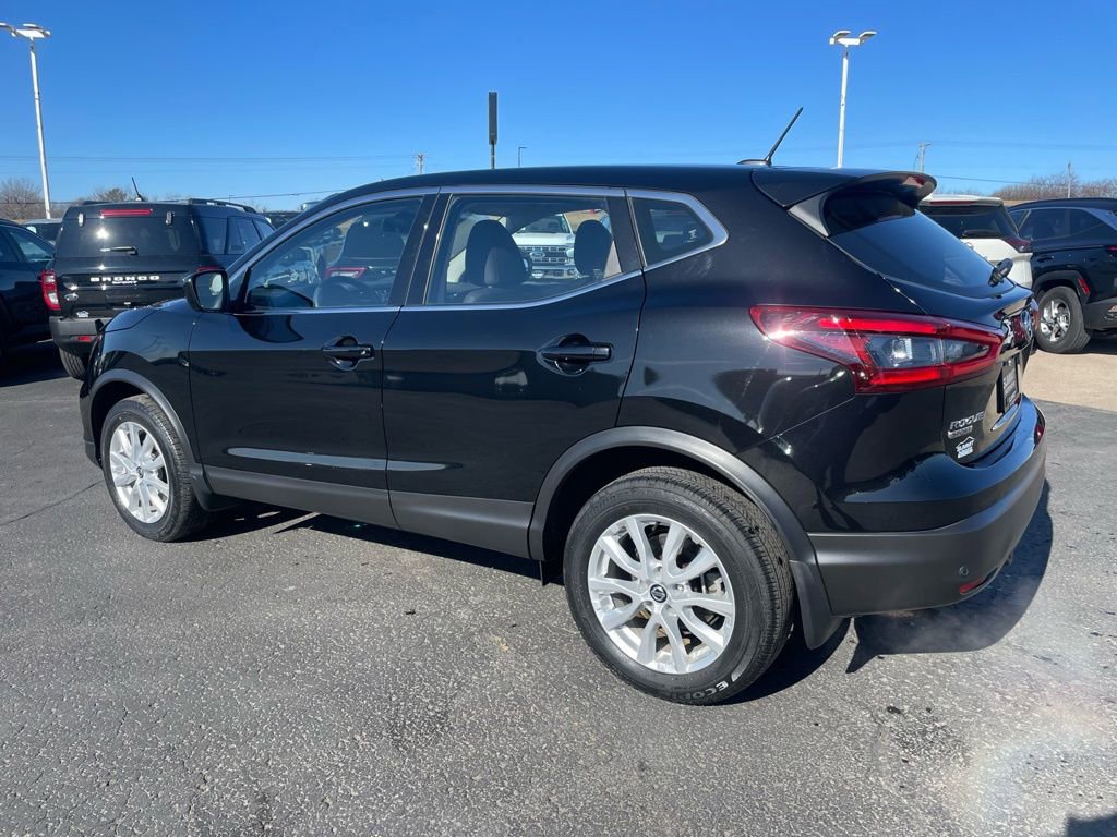 Used 2022 Nissan Rogue Sport S image 5