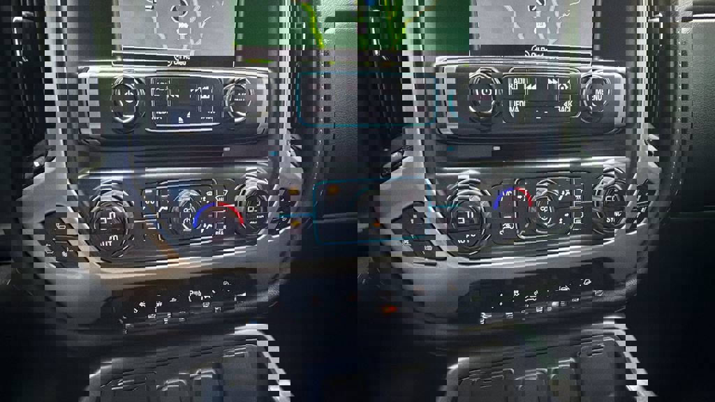 Used 2018 GMC Sierra 1500 SLT image 30