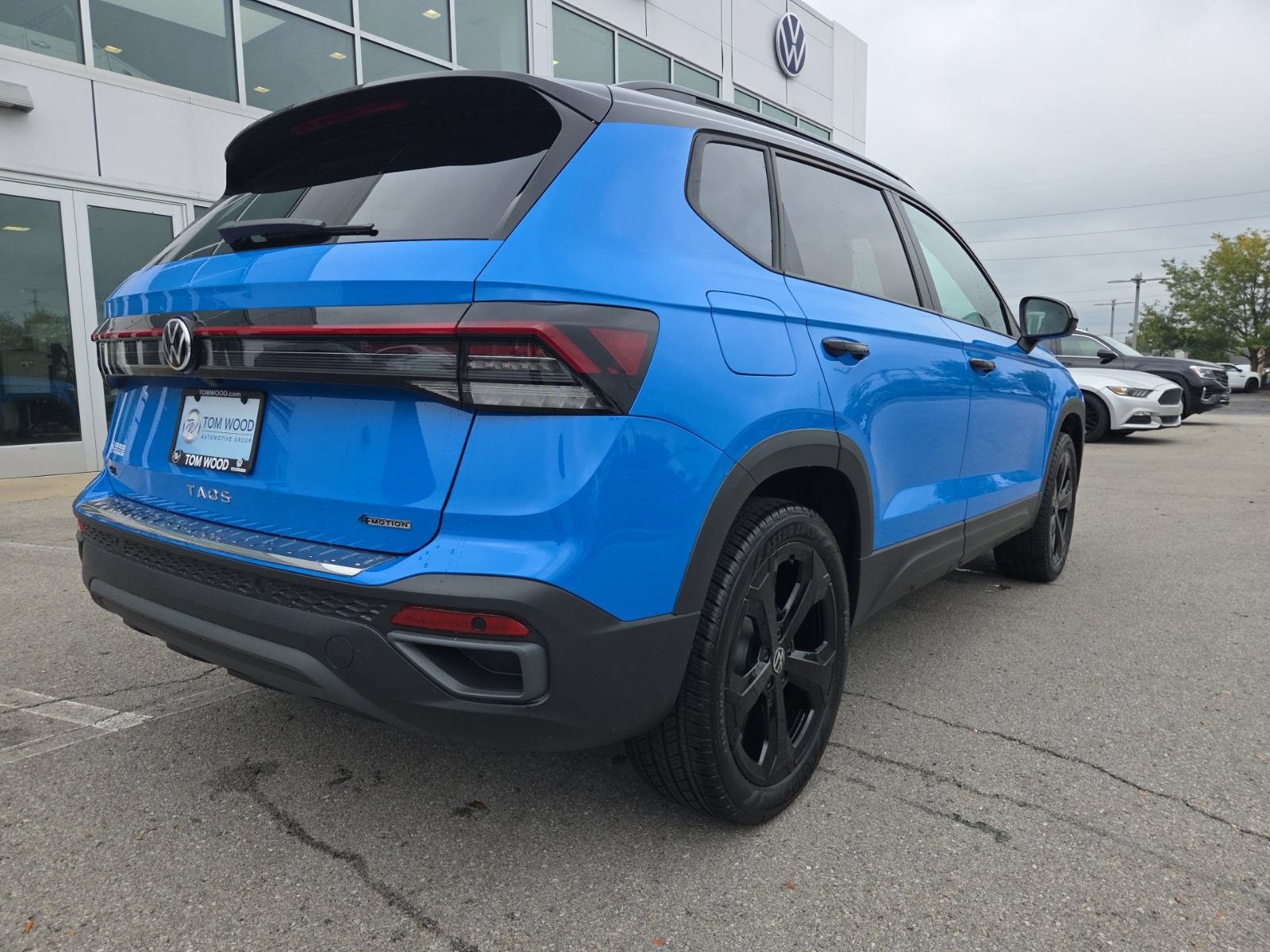 New 2027 Volkswagen Taos SE AWD/4WD image 4