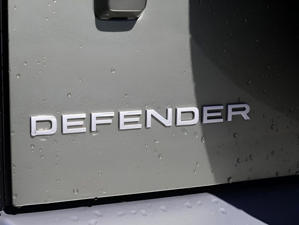 Used 2024 Land Rover Defender 110 SE AWD/4WD image 8