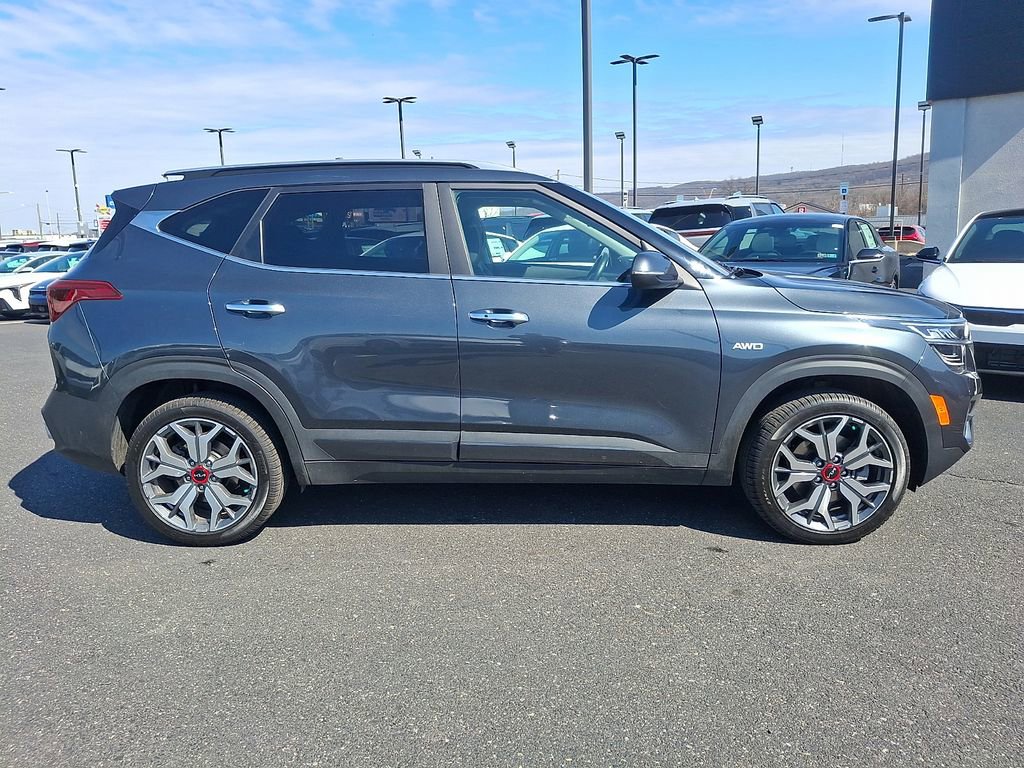 Certified 2023 Kia Seltos SX w/ SX Sunroof Package image 7