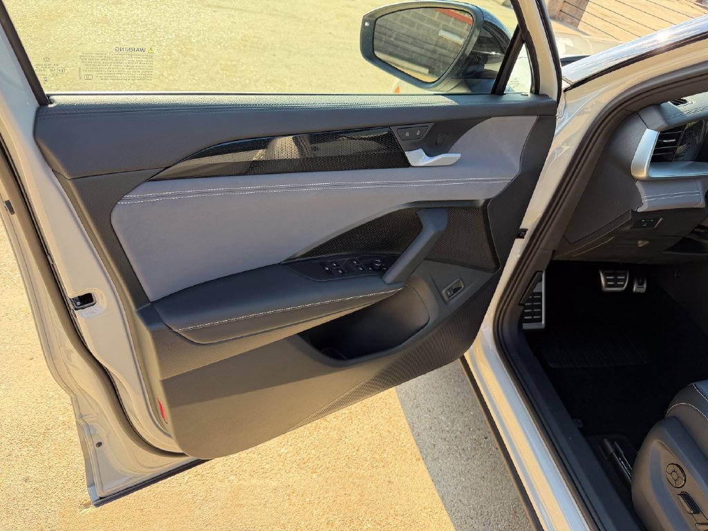 Certified 2026 Volkswagen Tiguan SE R-Line FWD image 11