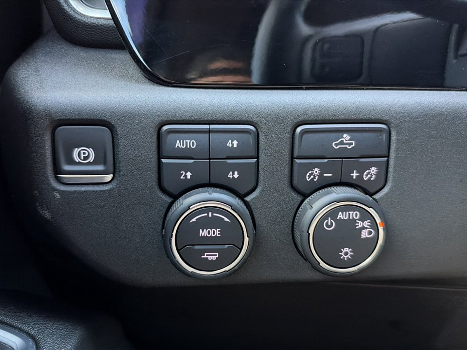 Used 2024 Chevrolet Silverado 1500 LT w/ Z71 Off-Road Package AWD/4WD image 34