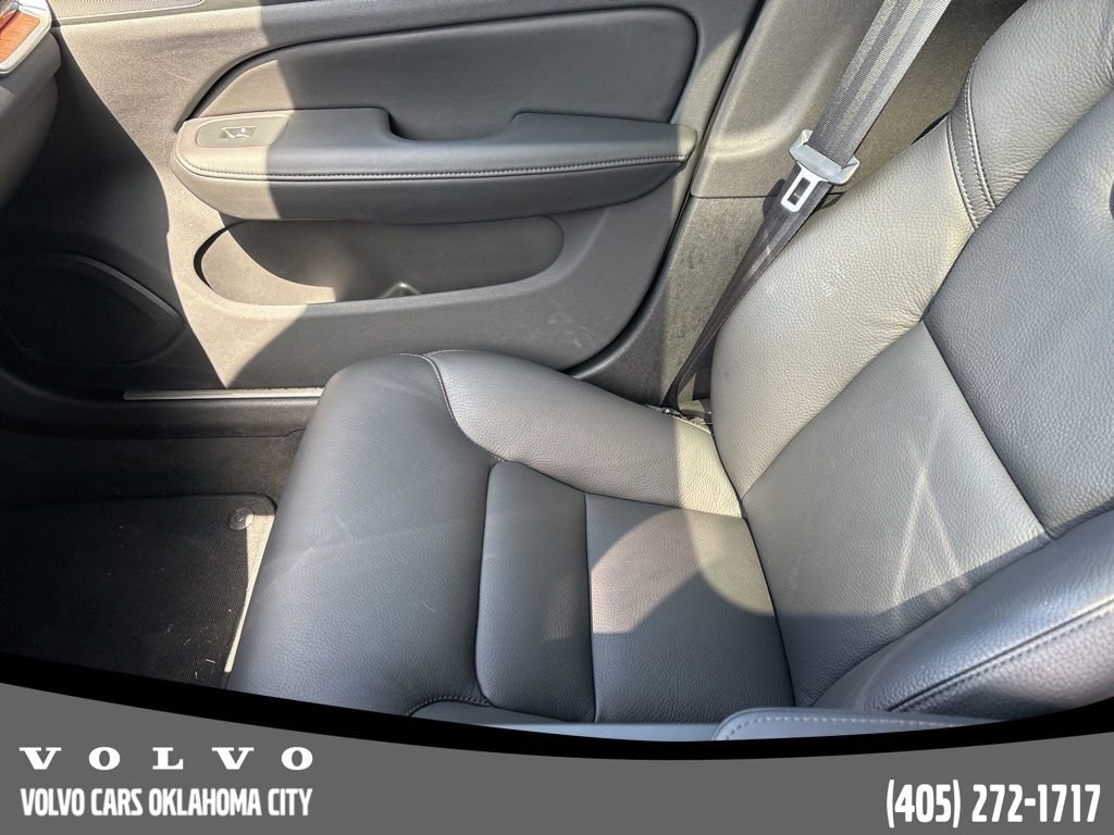 Used 2025 Volvo V60 B5 Cross Country Plus image 10