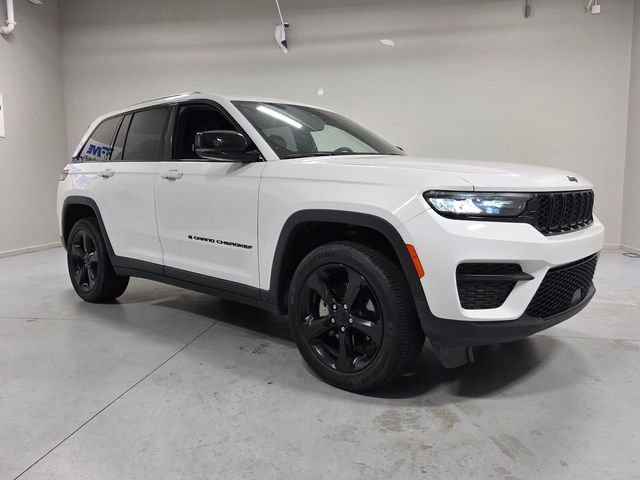 Used 2023 Jeep Grand Cherokee Altitude AWD/4WD image 1