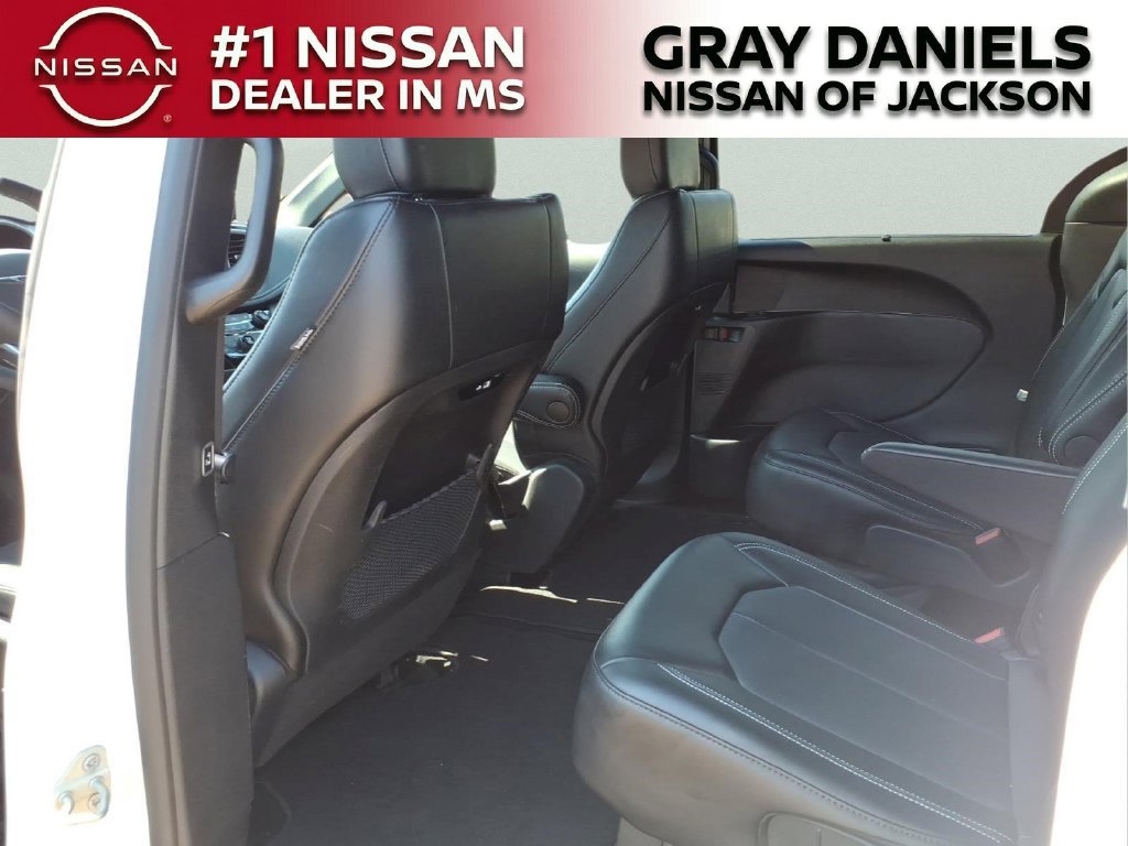 Used 2025 Chrysler Pacifica Select FWD image 27