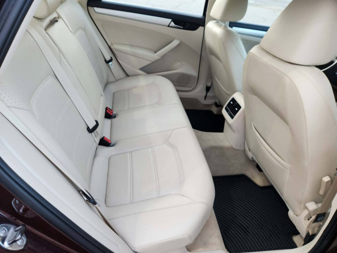 Used 2013 Volkswagen Passat 2.5 SE FWD image 16