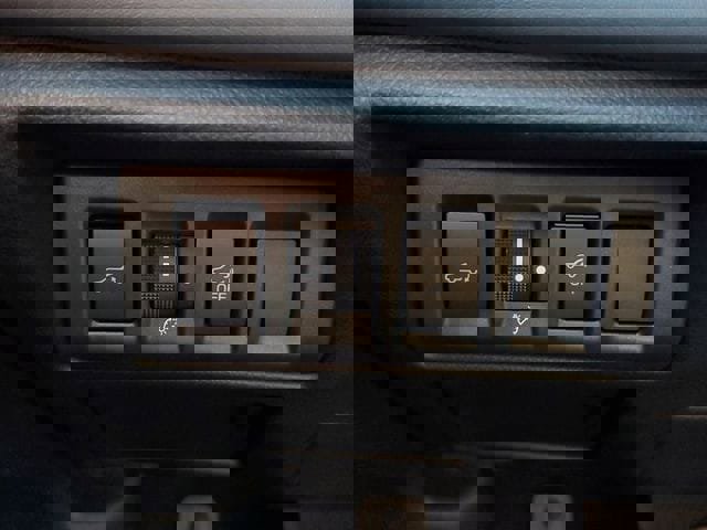 Used 2025 Subaru Outback Limited image 35