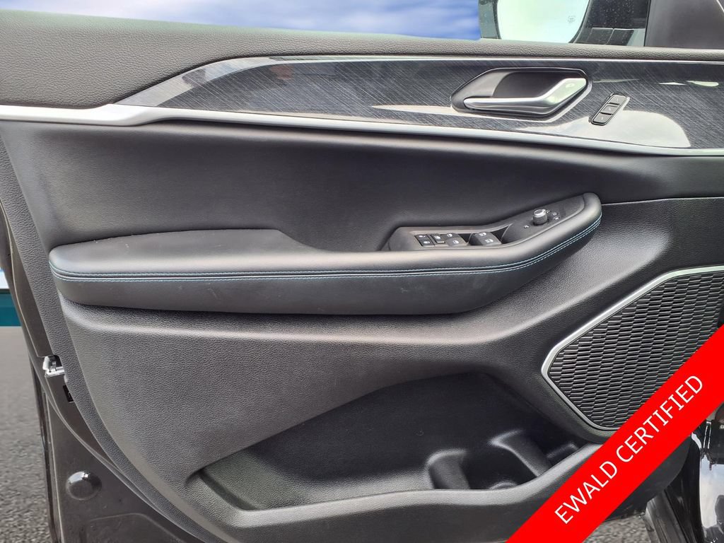 Used 2024 Jeep Grand Cherokee Trailhawk w/ Luxury Tech Group III AWD/4WD image 21
