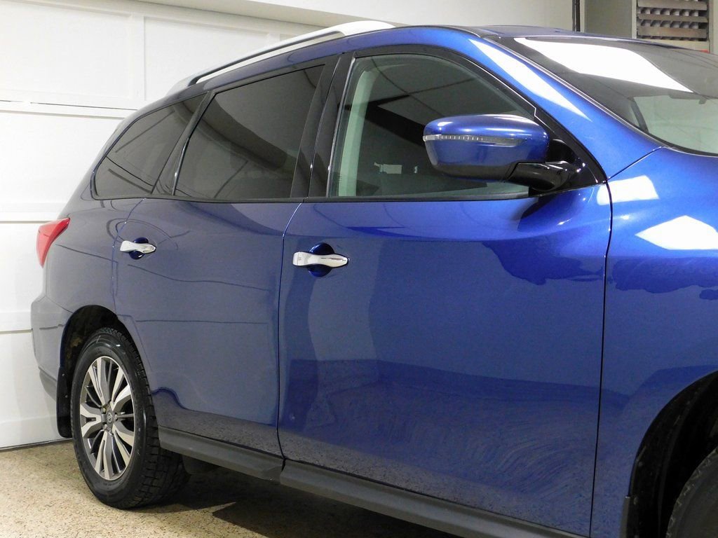 Used 2018 Nissan Pathfinder SV image 10
