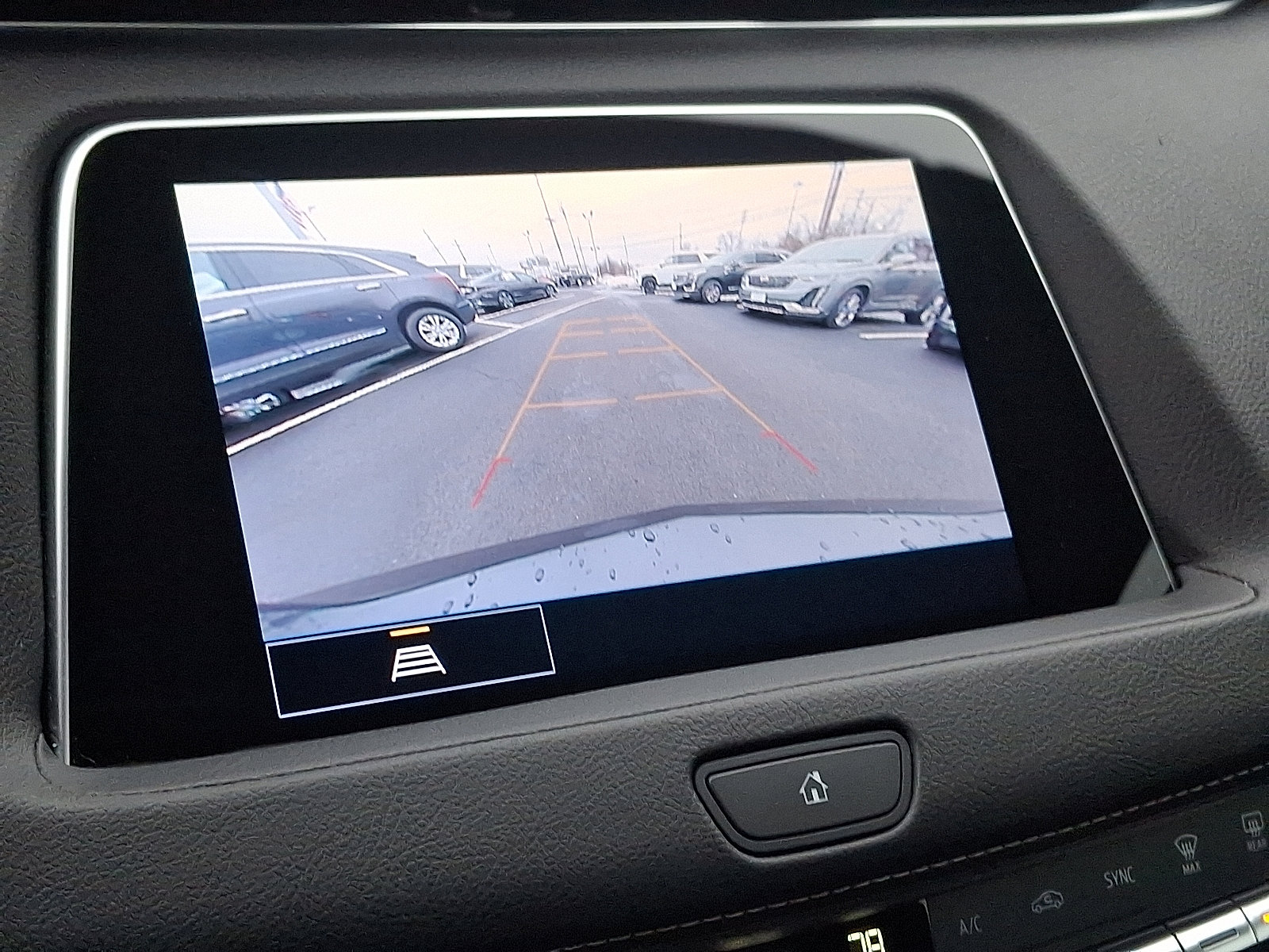 Certified 2023 Cadillac XT4 Luxury w/ Cold Weather Package image 21