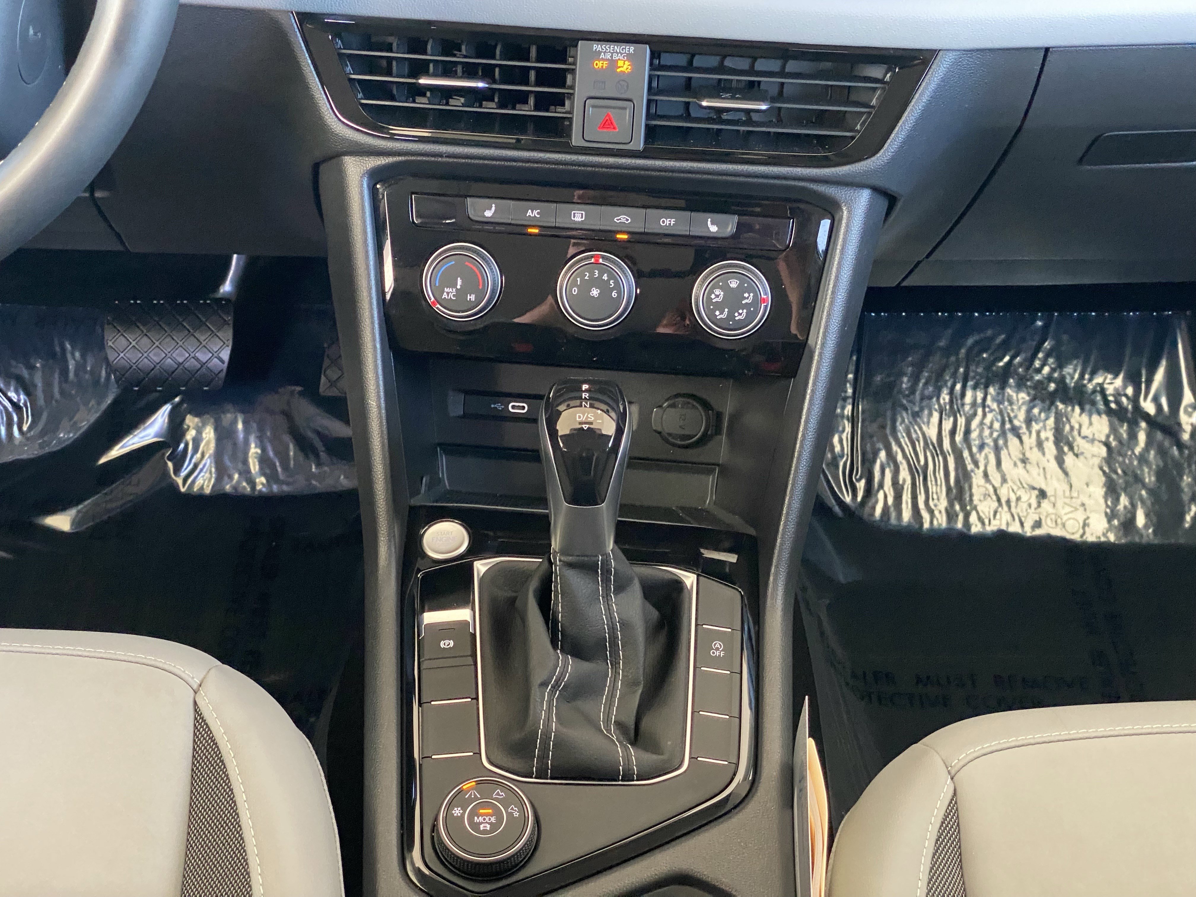 Certified 2023 Volkswagen Taos SE w/ Black Wheel Package AWD/4WD image 8