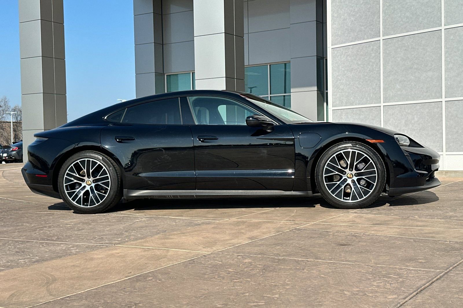 Used 2022 Porsche Taycan image 3