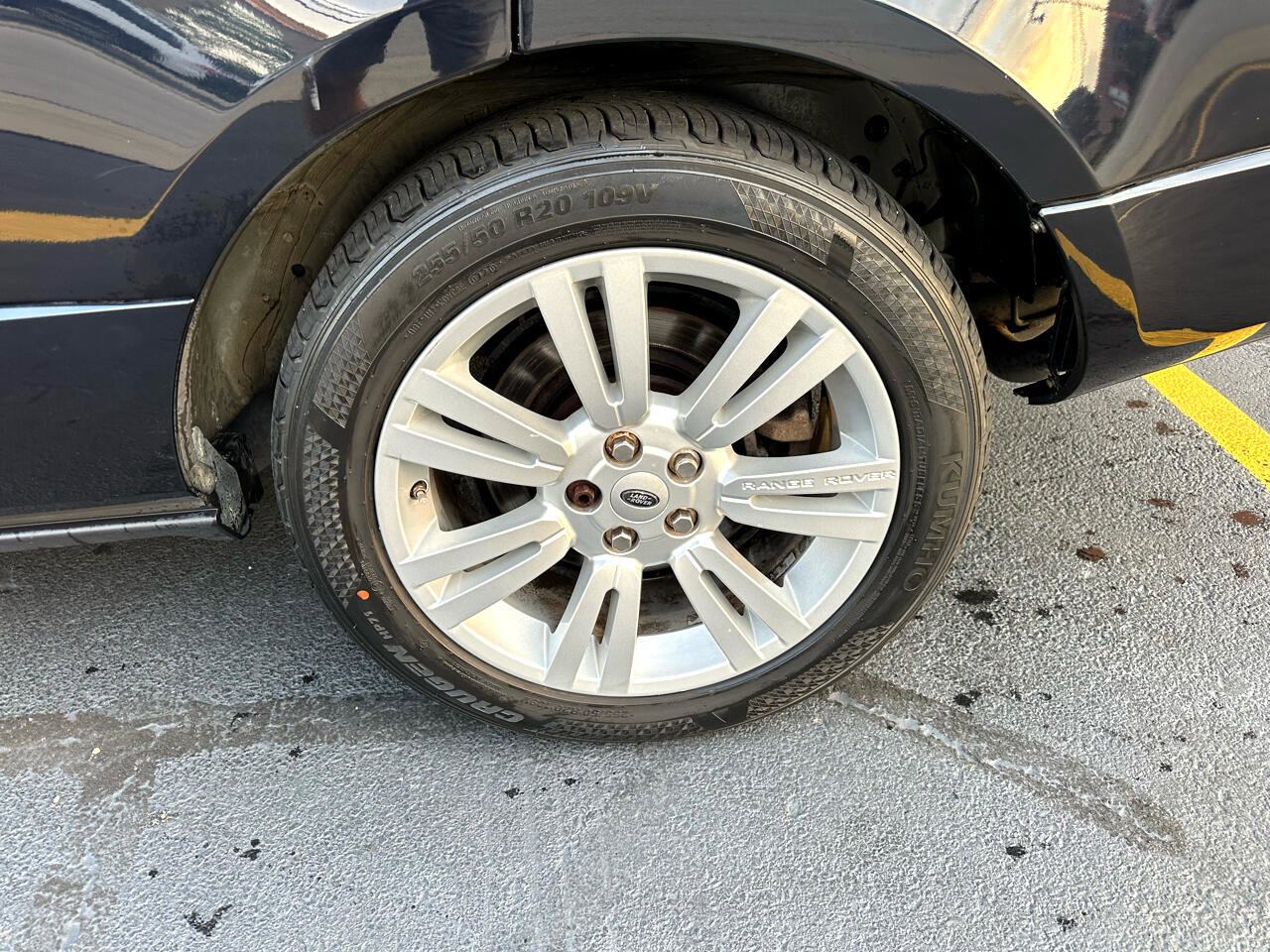 Used 2010 Land Rover Range Rover HSE LUX image 22