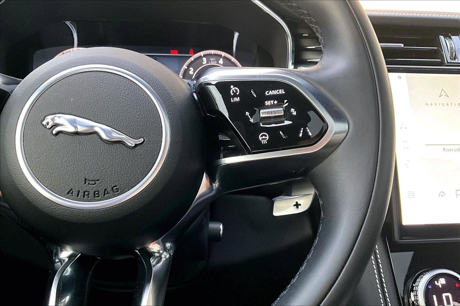 Used 2026 Jaguar F-PACE R-Dynamic S image 19