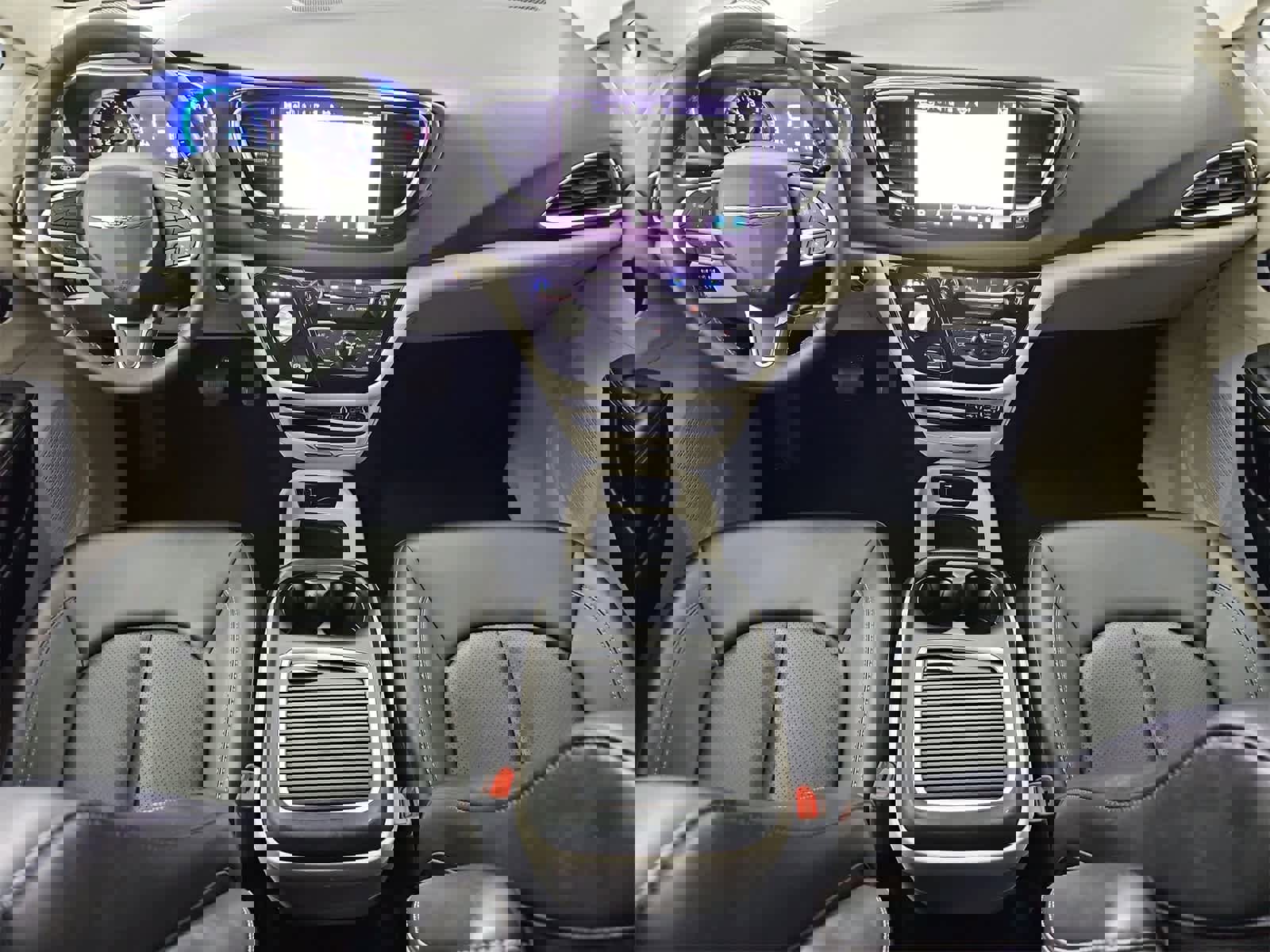 Used 2024 Chrysler Pacifica Touring-L image 15