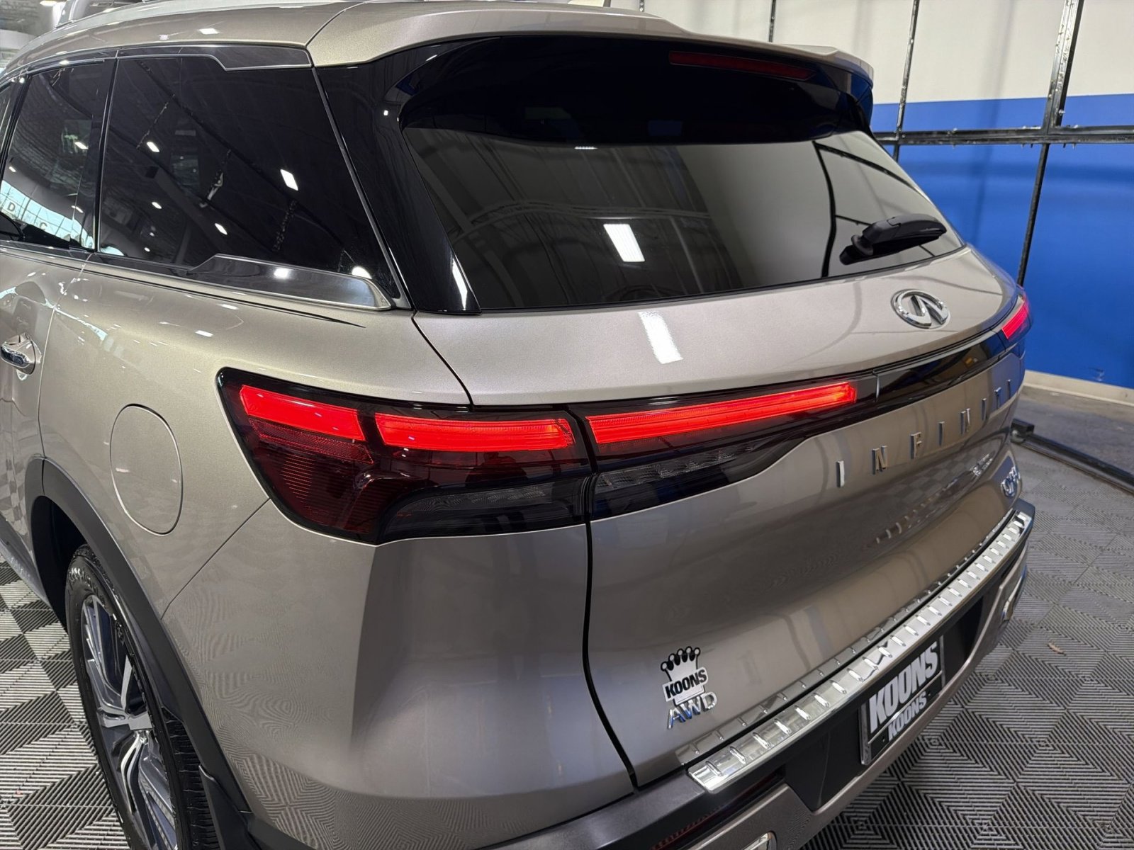 Used 2022 INFINITI QX60 Sensory w/ Cargo Package image 24