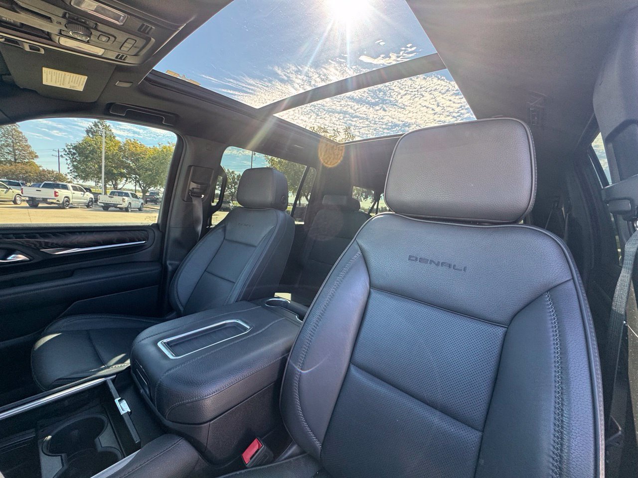 Used 2024 GMC Yukon XL Denali RWD image 5