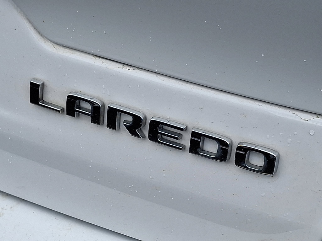 Used 2023 Jeep Grand Cherokee Laredo w/ Luxury Tech Group I AWD/4WD image 16