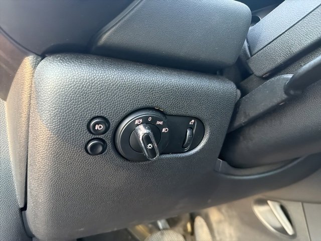 Used 2021 MINI Cooper 4-Door Hardtop w/ Storage Package image 40