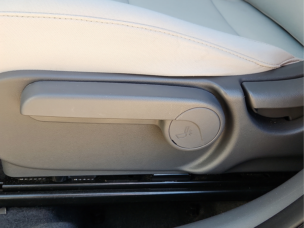 Used 2024 Hyundai Kona SE FWD image 13