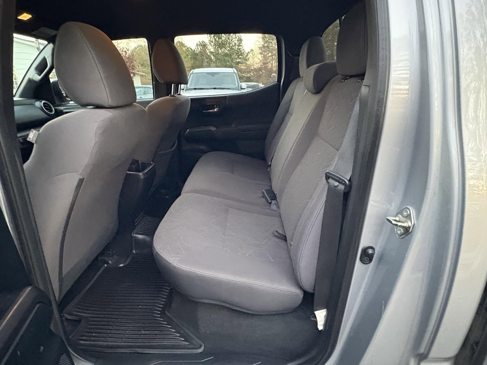 Used 2016 Toyota Tacoma TRD Sport image 26