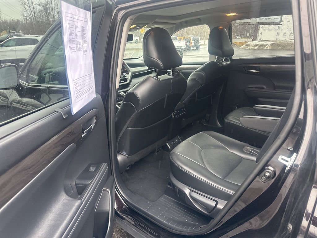 Used 2021 Toyota Highlander Platinum image 28