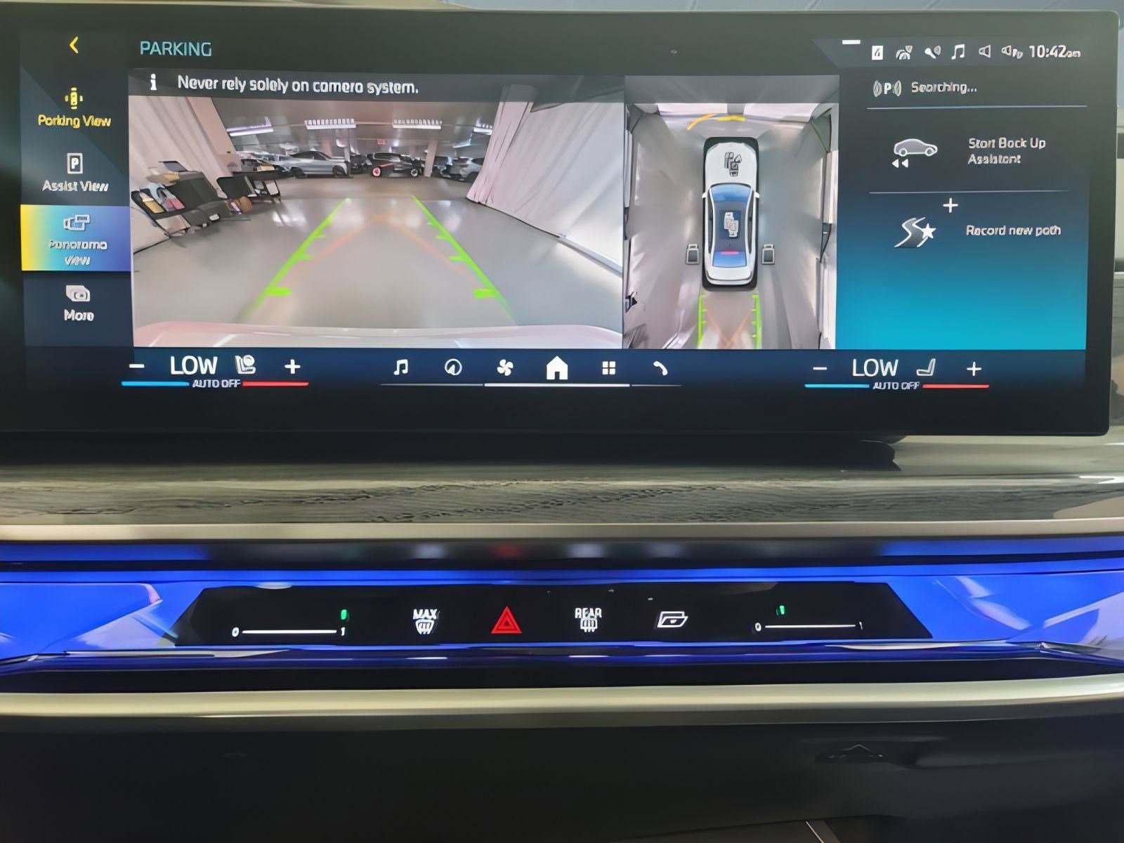 Used 2025 BMW 760i xDrive w/ Executive Package image 23