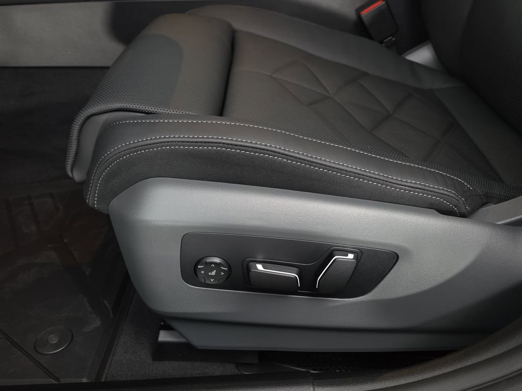 New 2026 BMW 540i xDrive w/ Executive Package image 28