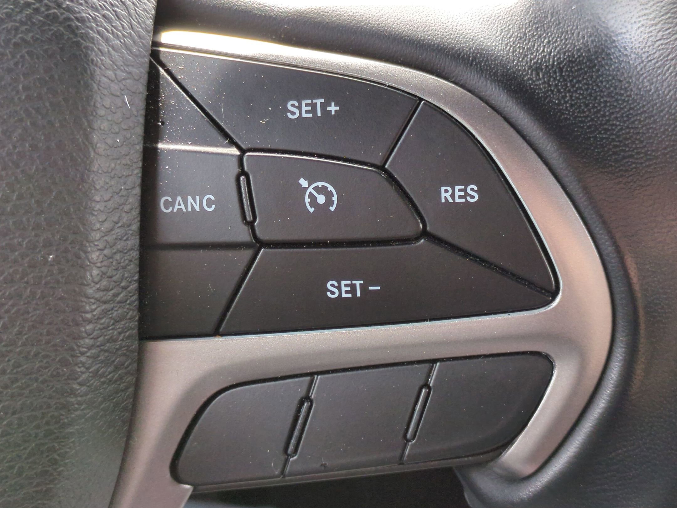 Used 2022 Jeep Grand Cherokee Laredo E image 21