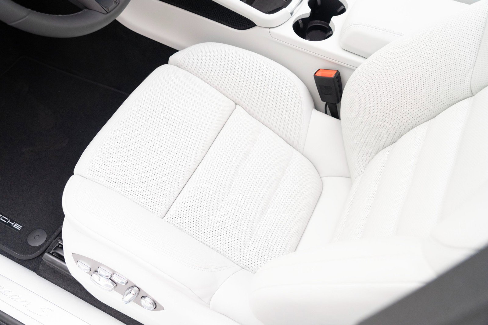 New 2025 Porsche Macan S image 18