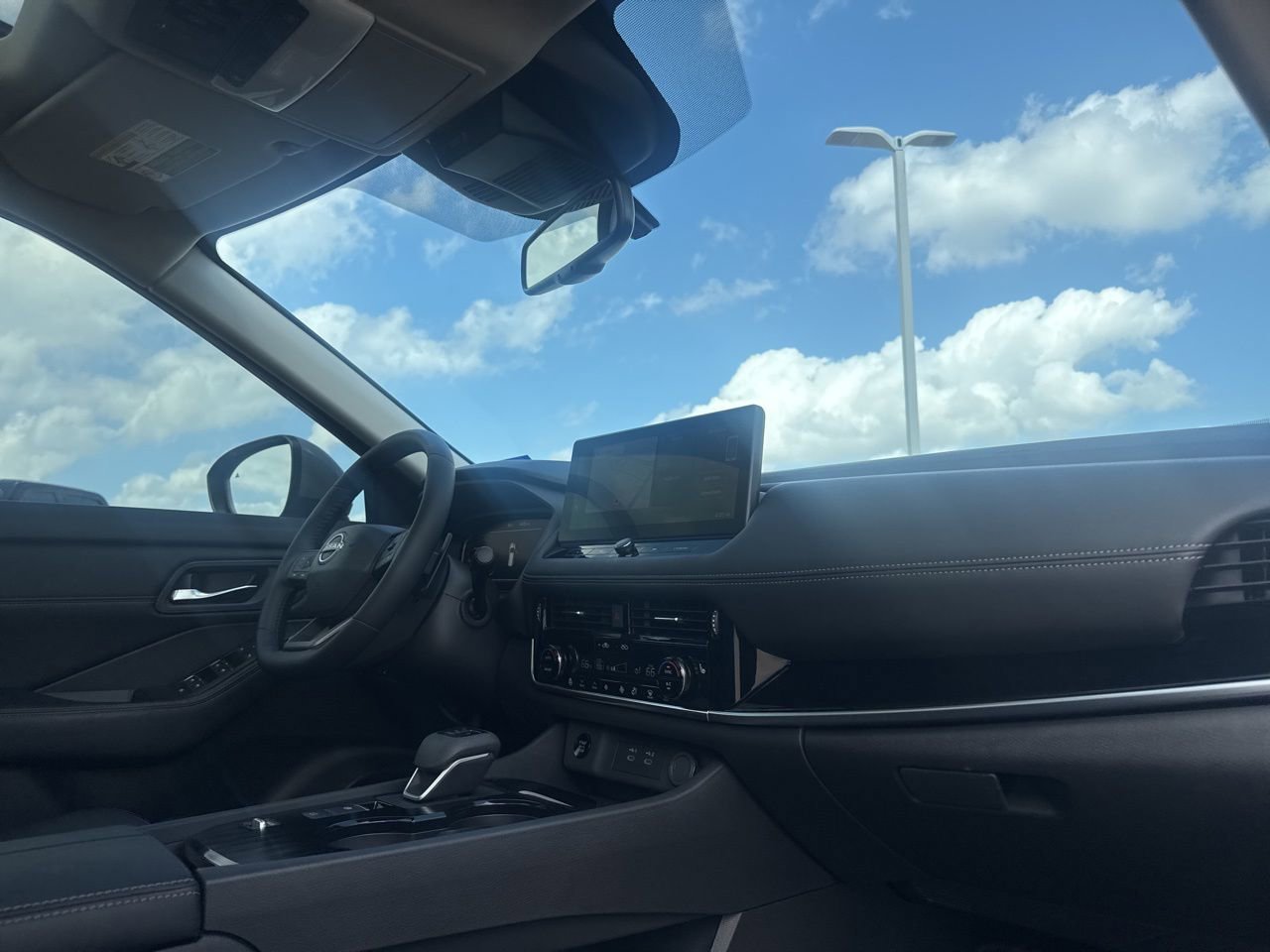 Certified 2025 Nissan Rogue SL w/ SL Premium Package image 26