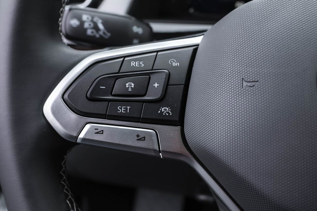 Used 2025 Volkswagen Atlas Cross Sport SE image 20