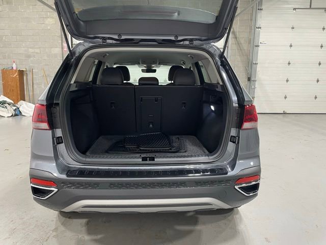 Certified 2024 Volkswagen Taos SE image 17