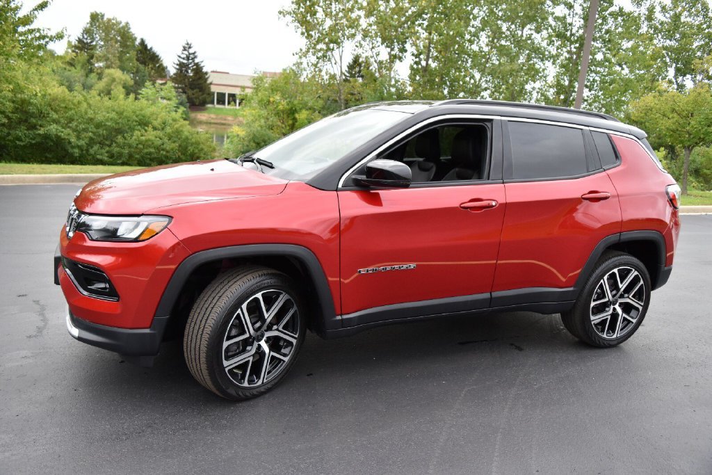 Certified 2025 Jeep Compass Limited AWD/4WD image 10