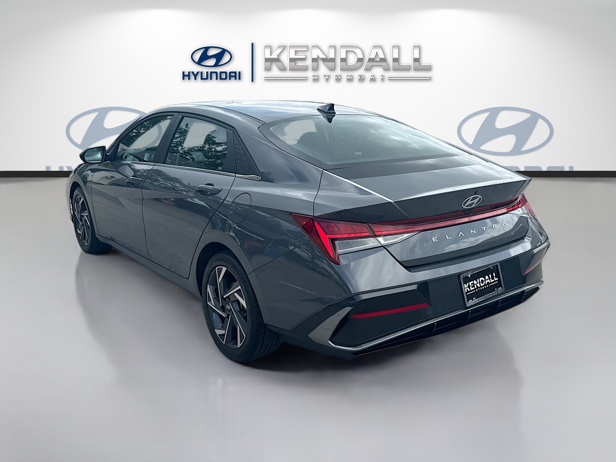 Used 2025 Hyundai Elantra SEL FWD image 4