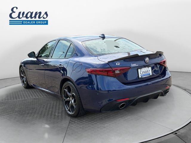 Used 2017 Alfa Romeo Giulia Ti w/ TI 19" Sport Package AWD/4WD image 4