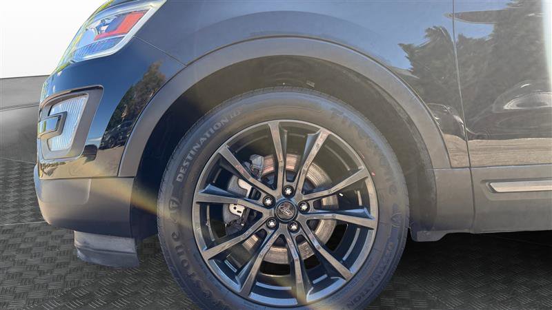 Used 2017 Ford Explorer XLT w/ Equipment Group 202A FWD image 9