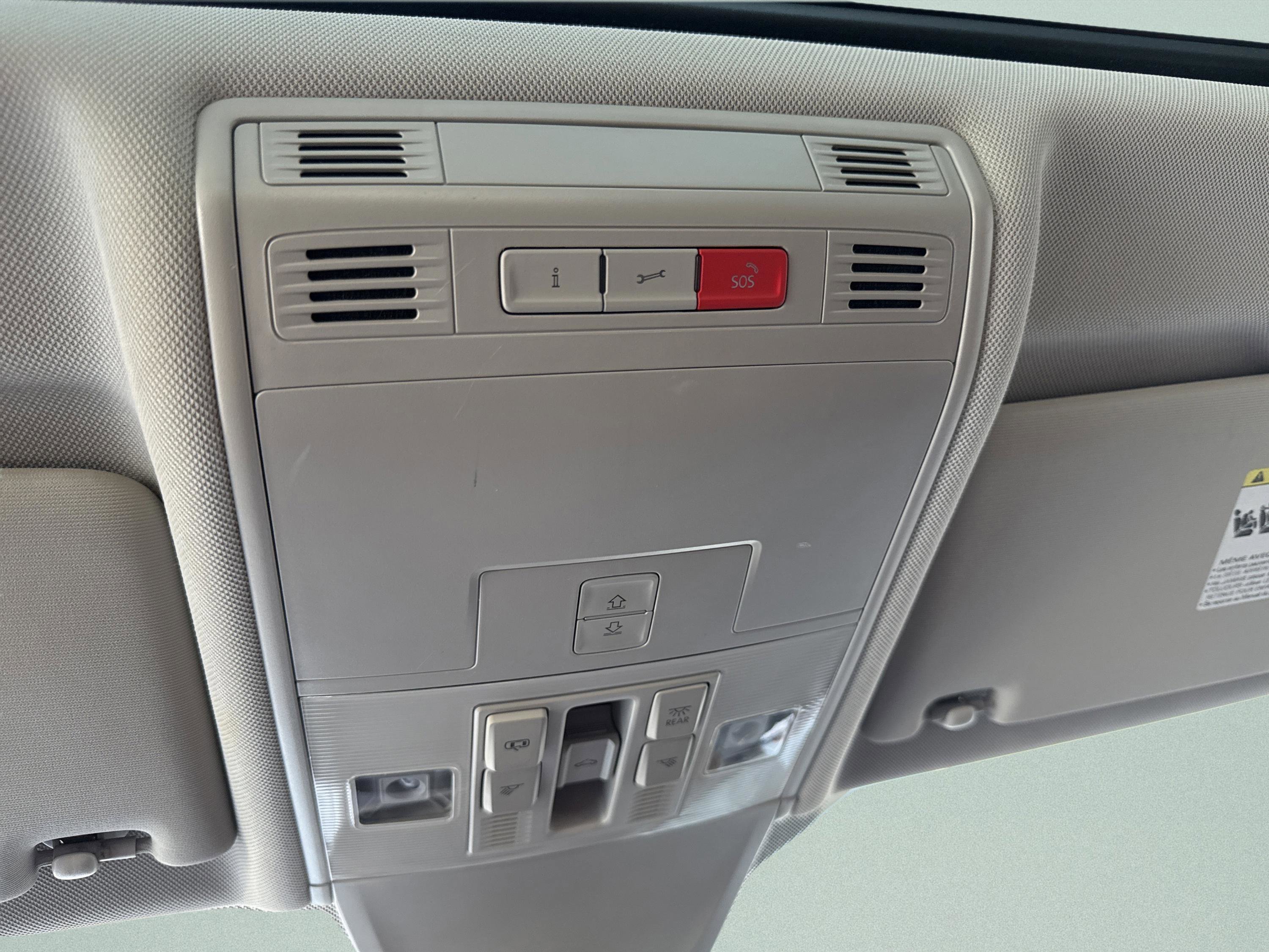 Used 2019 Volkswagen Tiguan SEL Premium image 10