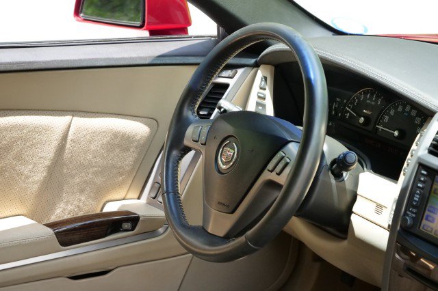 Used 2007 Cadillac XLR V RWD image 31