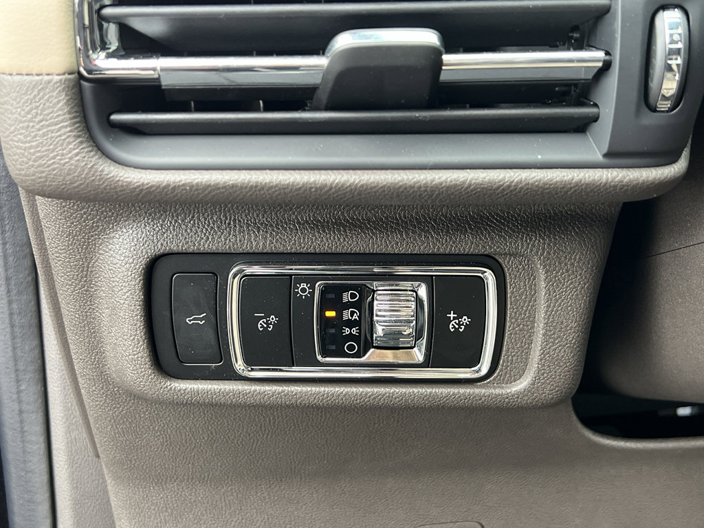 Used 2023 Lincoln Corsair Reserve w/ Equipment Group 202A image 16