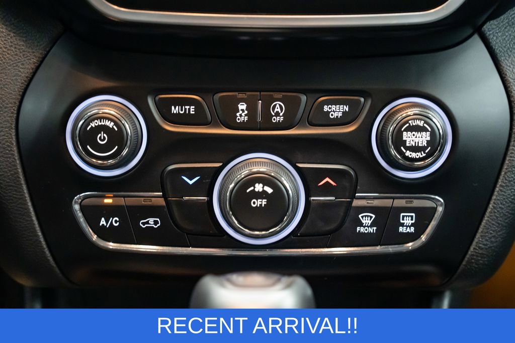 Used 2019 Jeep Cherokee Latitude Plus w/ Cold Weather Group image 12