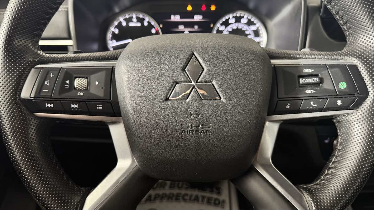 Used 2025 Mitsubishi Outlander SE FWD image 16